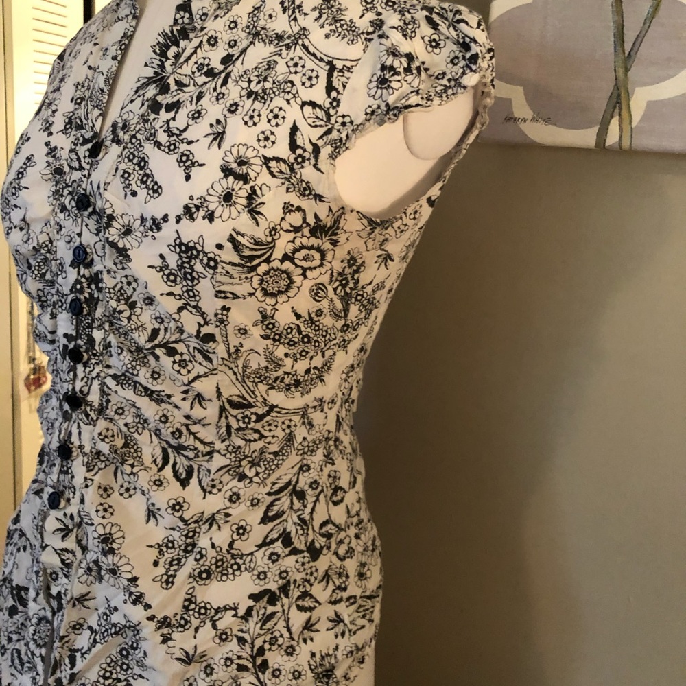 Print button down blouse. - Picture 3 of 3